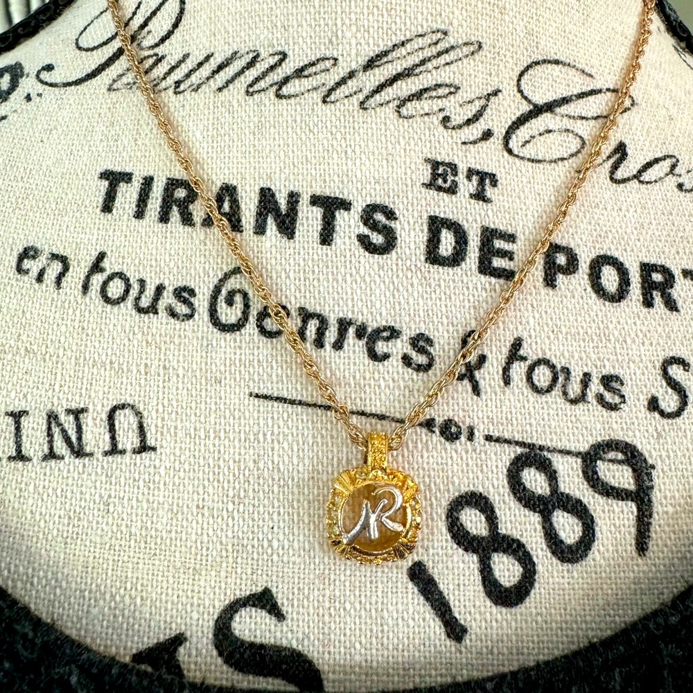 Nina Ricci Small Round Pendant Necklace